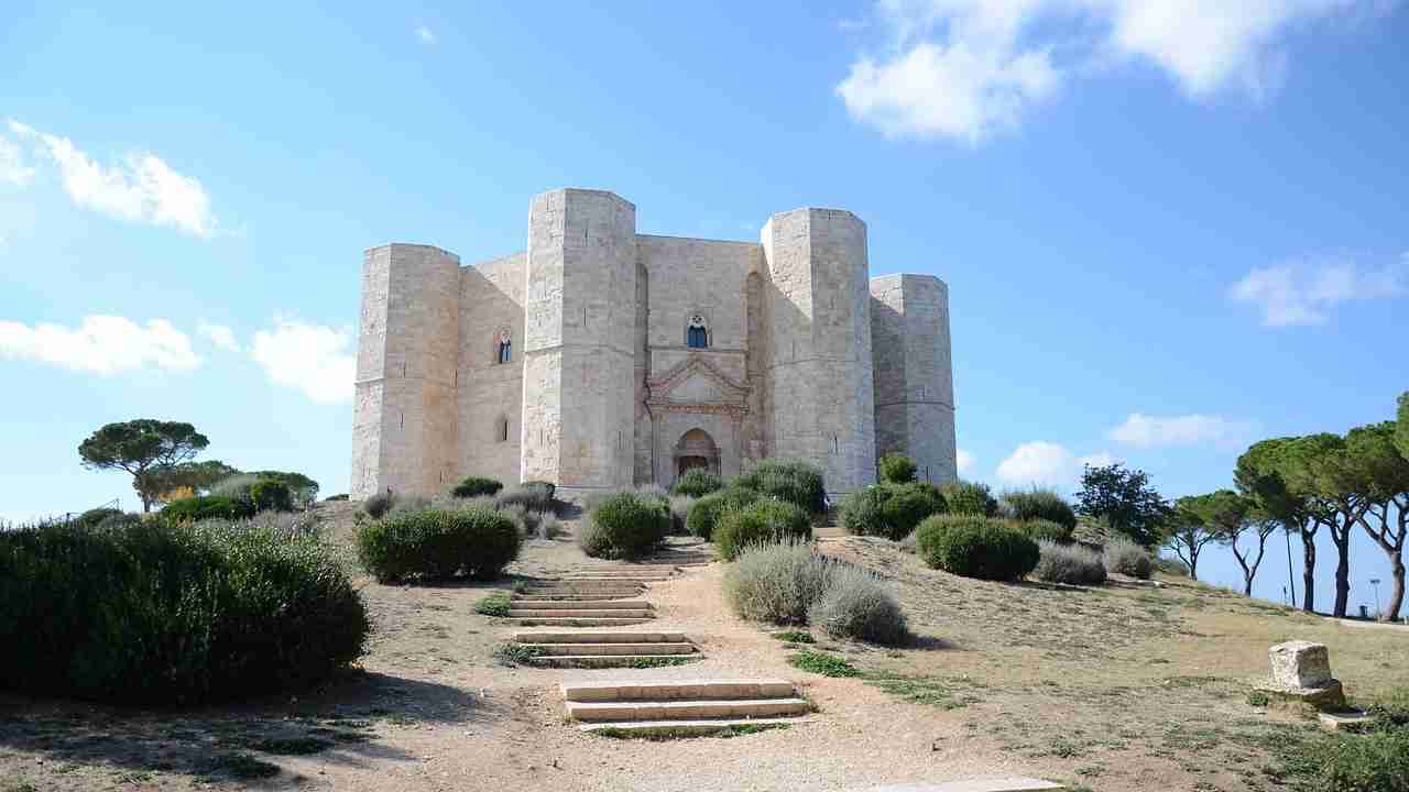 castel del monte confessione e dettagli